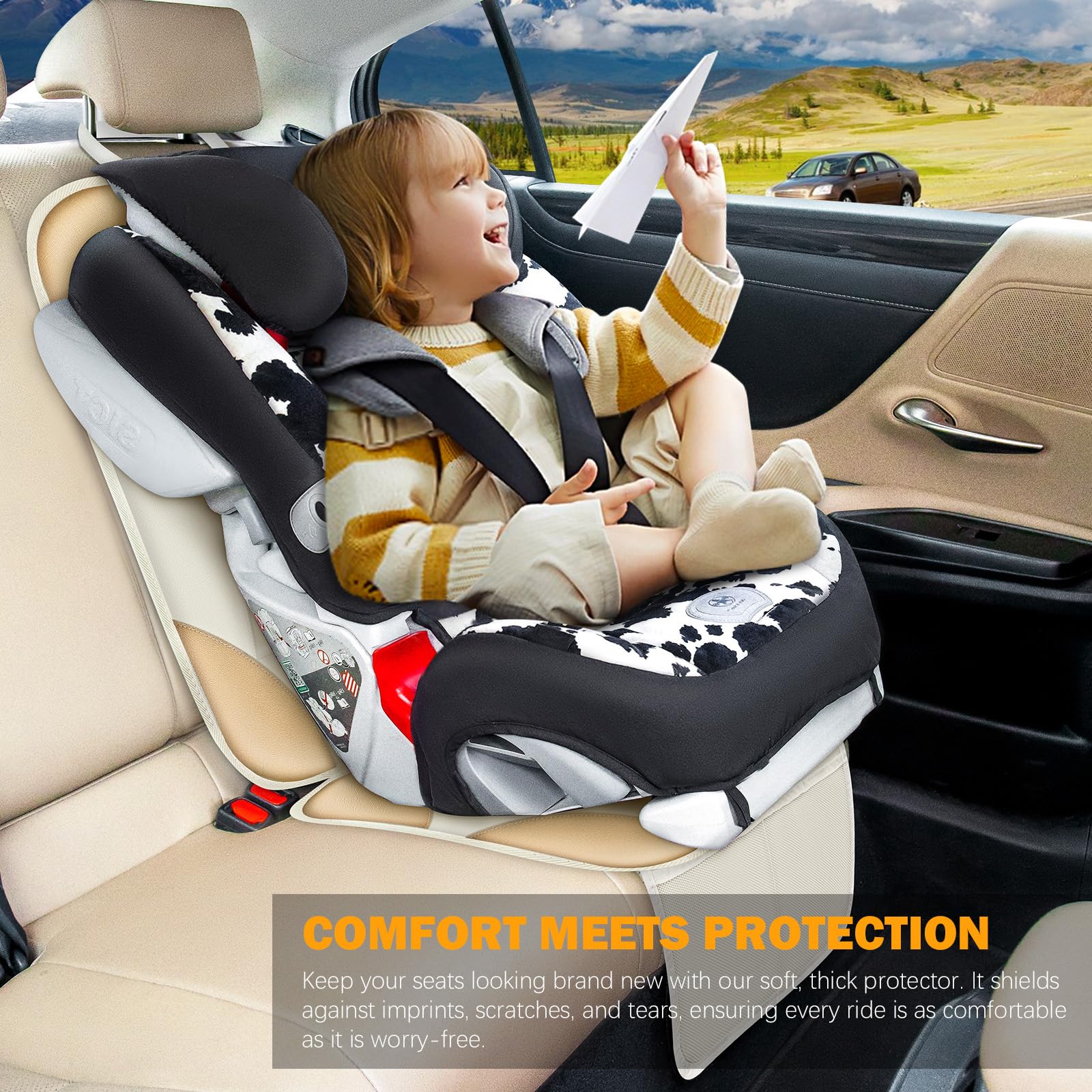 Siivton mesh pockets offer quick-access storage for toys and snacks.