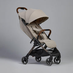 Silver Cross Clic lie-flat seat supports newborn comfort during travel.