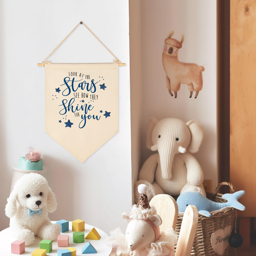 Sioial Look At The Stars banner hanging assembly demonstrates easy setup.