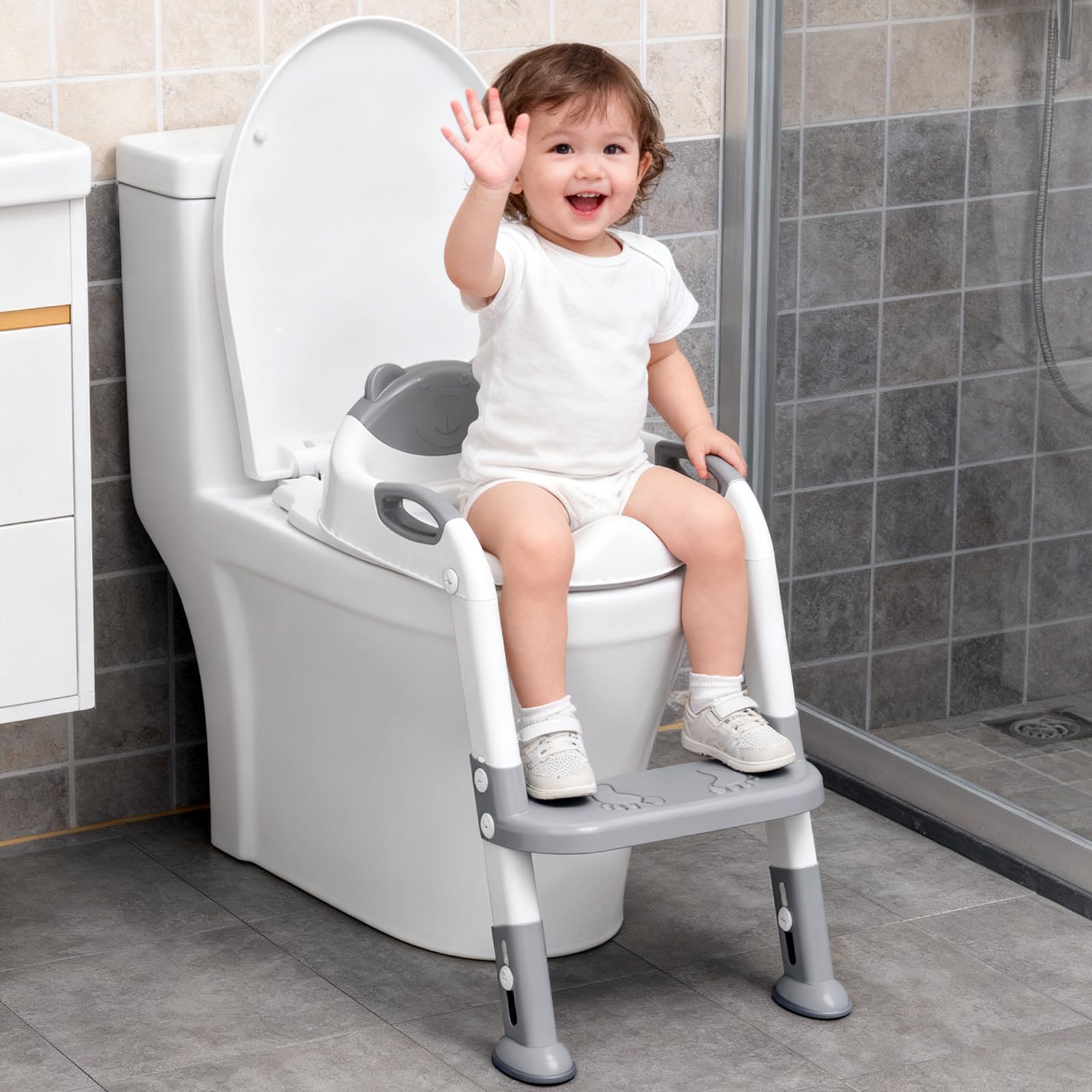 Splash-proof SKYROKU potty seat design helps keep the bathroom tidy