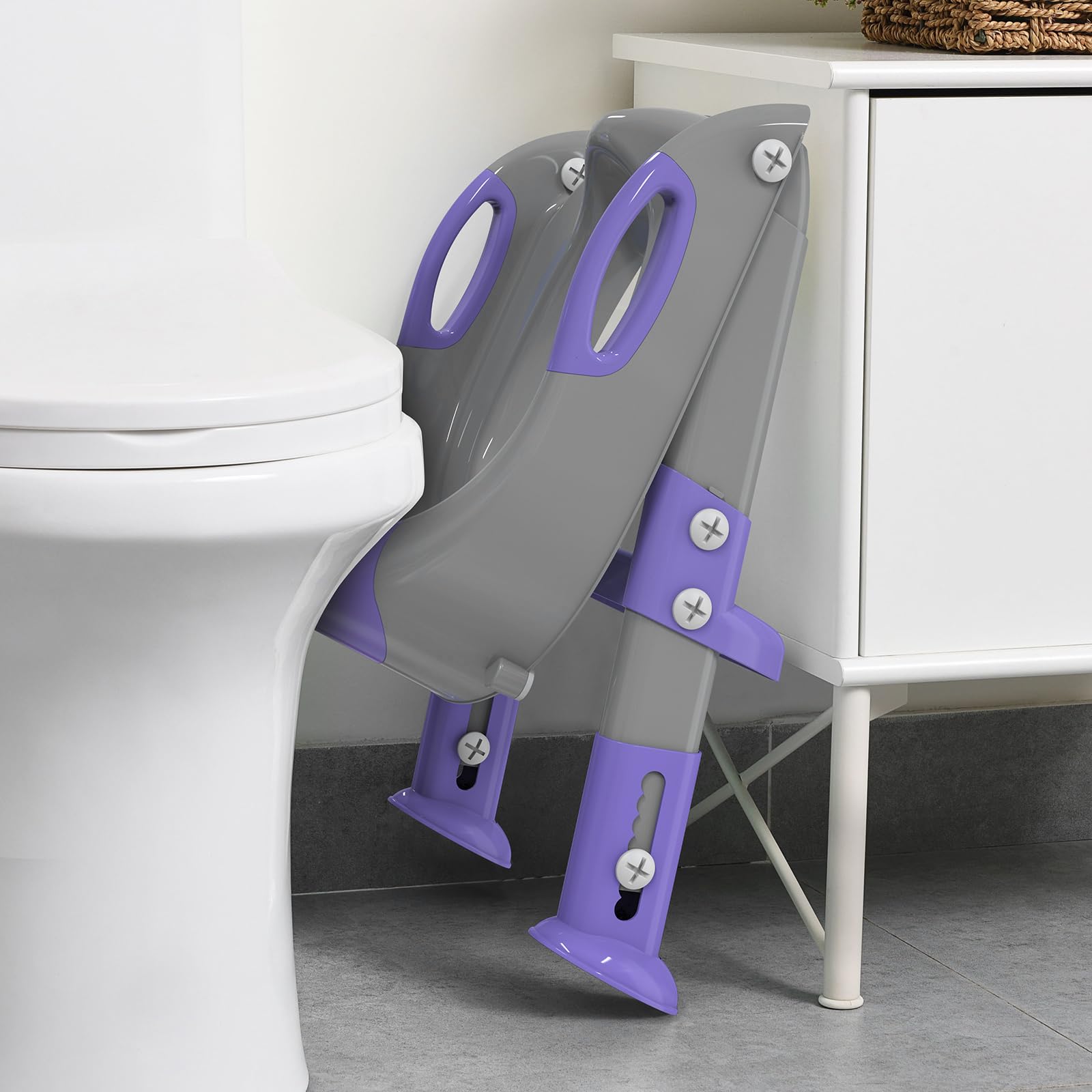 Skyroku splash-proof design keeps the bathroom cleaner after little accidents
