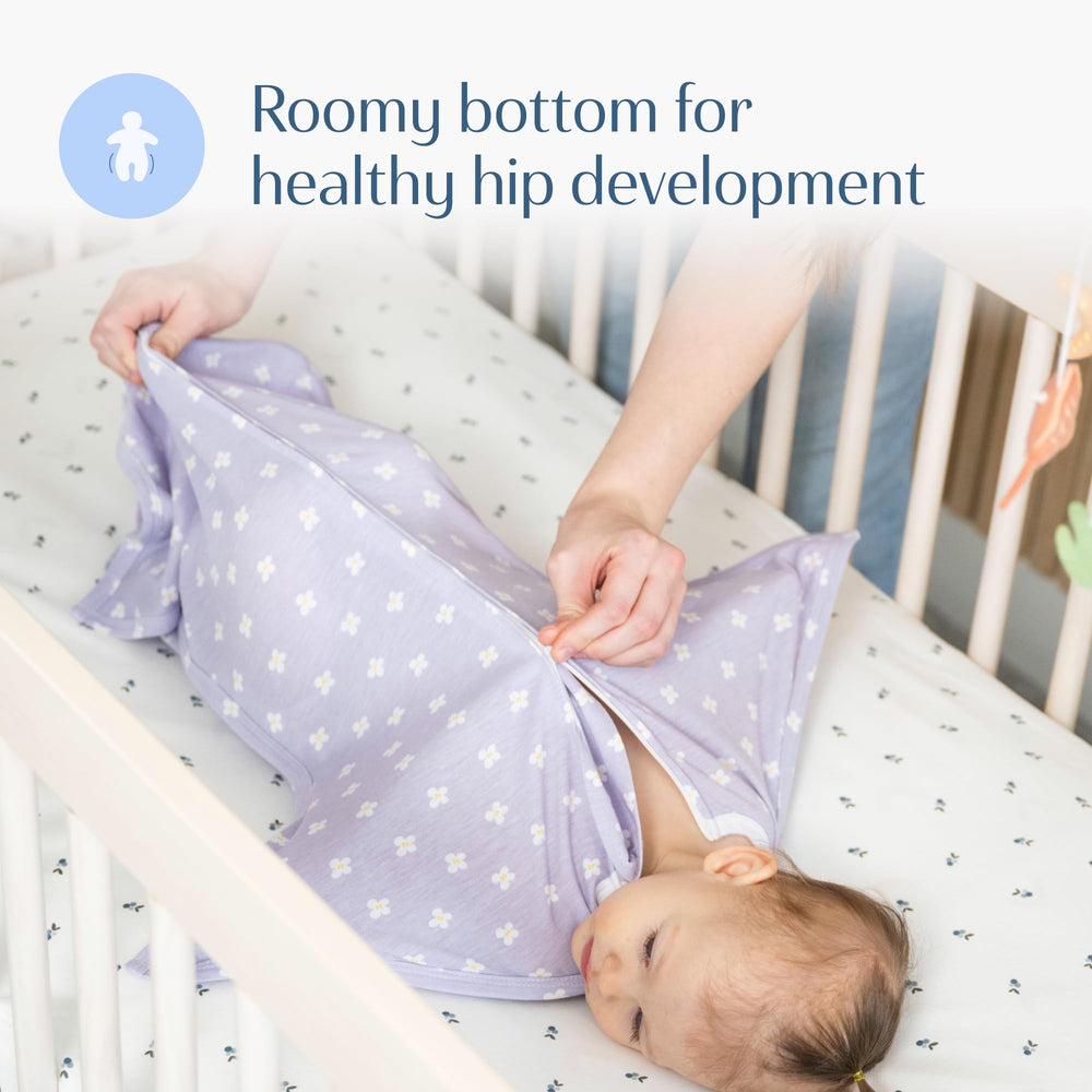 SleepingBaby Zipadee-Zip roomy hip-friendly swaddle supports leg movement