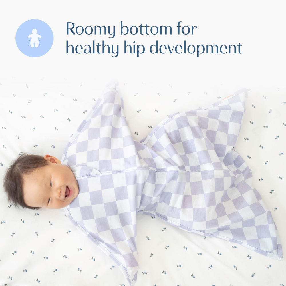 SleepingBaby Zipadee-Zip roomier leg space supports natural hip movement.