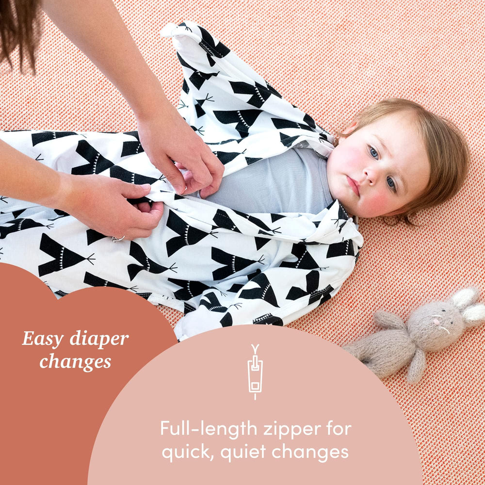 SleepingBaby Zipadee-Zip roomy fit allows safe hip and leg movement.