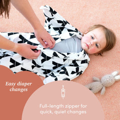 SleepingBaby Zipadee-Zip roomy fit allows safe hip and leg movement.