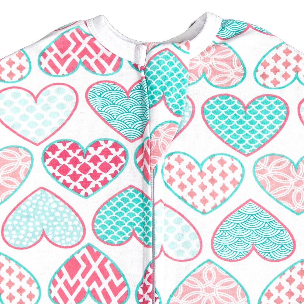 SleepingBaby Zipadee-Zip roomy swaddle promotes hip-friendly movement.