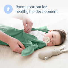 SleepingBaby Zipadee-Zip Basil XS hip-friendly design supports healthy hip positioning.