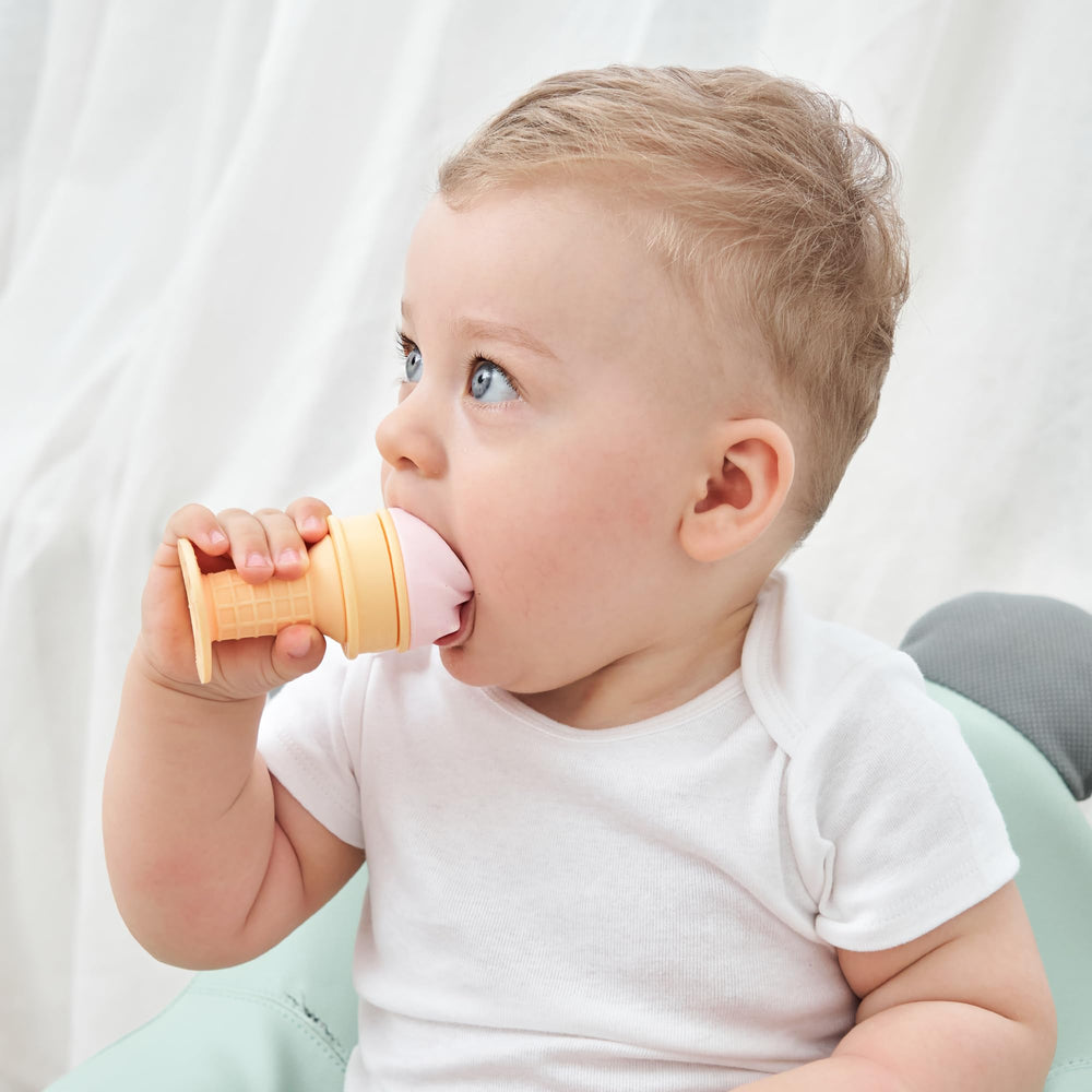 Smily Mia leak-proof seal prevents leaks during play sessions