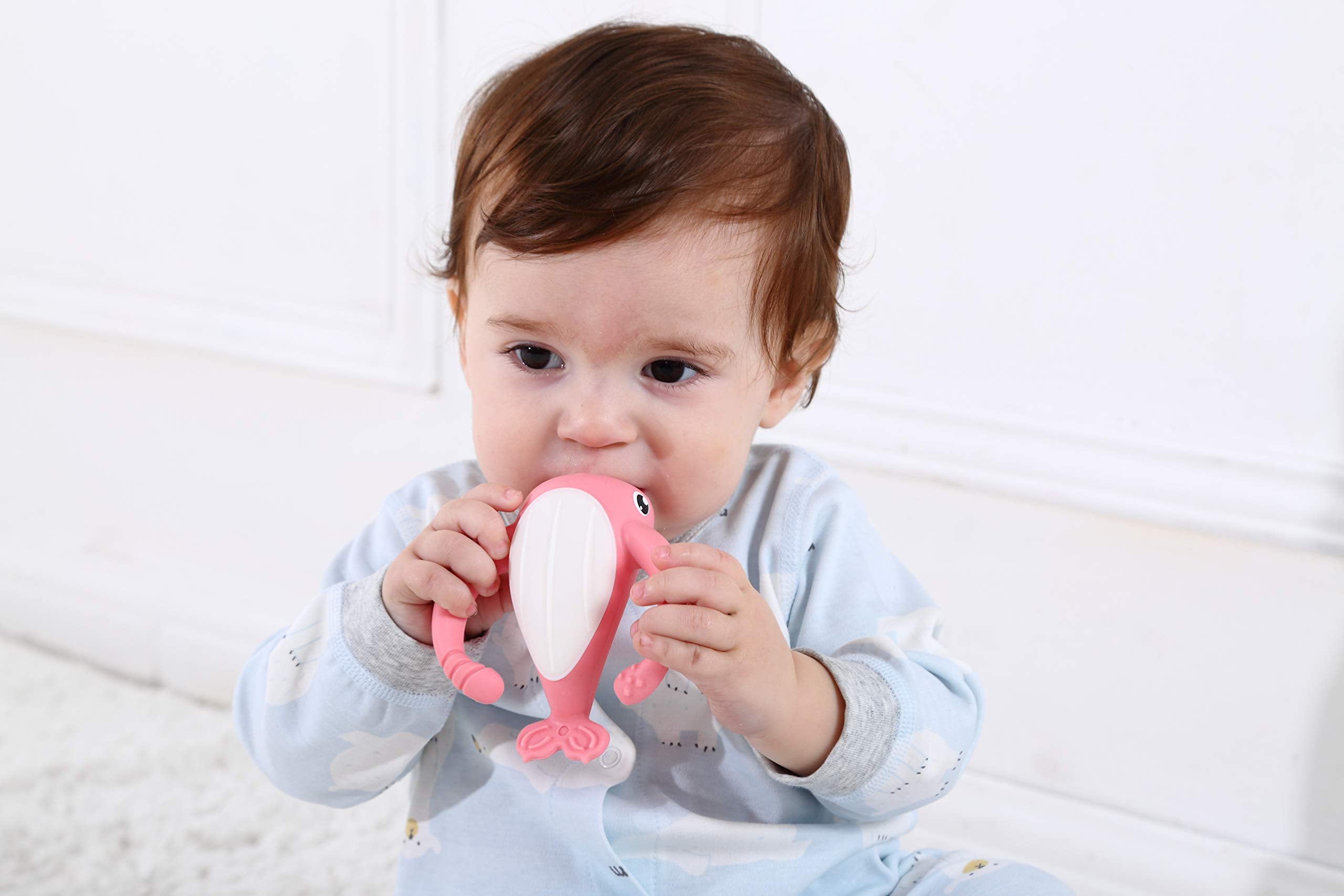 Smily Mia Narwhal handles create gentle sounds for mouth coordination.
