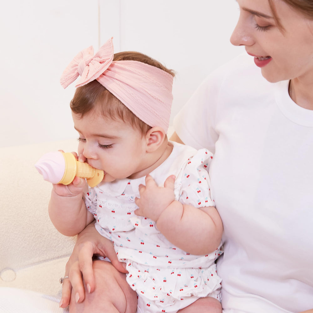 Smily Mia storage container keeps teether clean and portable