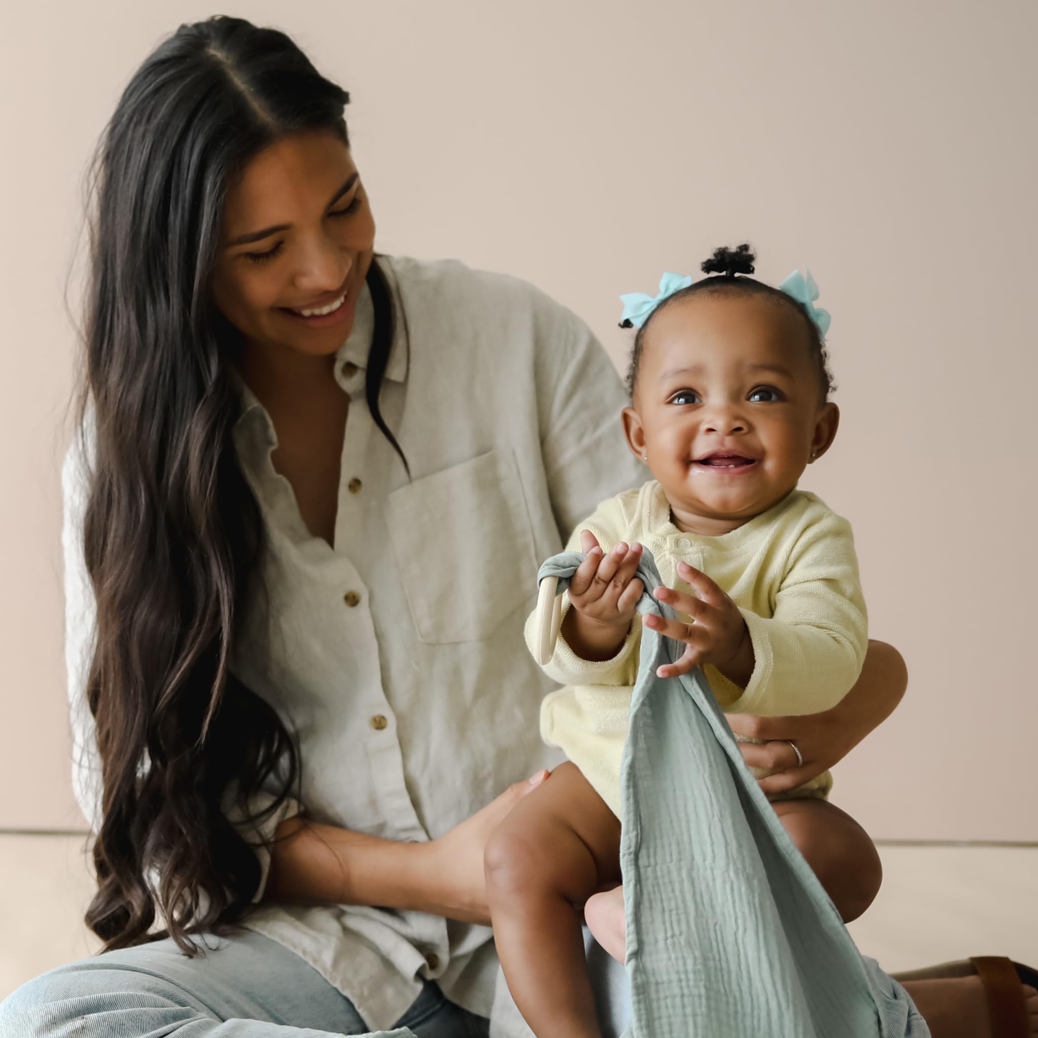 snuggle me nursing cover in soft neutral shades blends with any space.