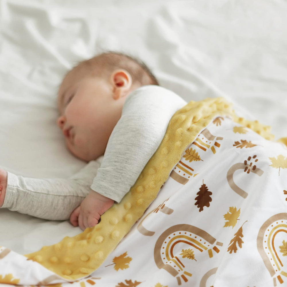 Soarwg Kids nursery-ready blanket complements gender-neutral decor.