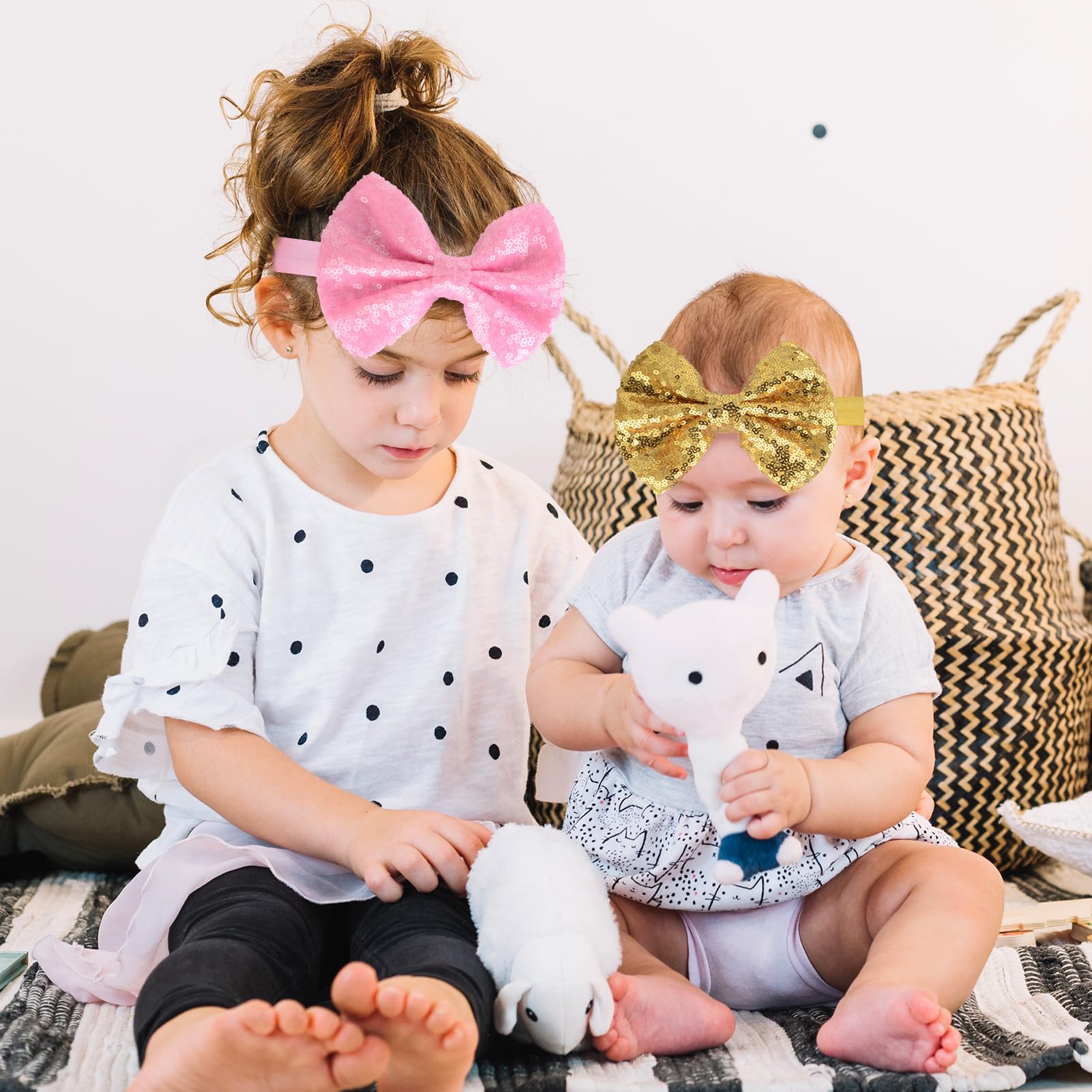 Song Qing stretchy headband with sequins around the bow, ideal for photos.