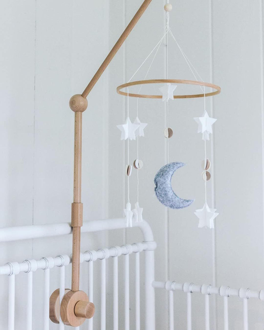 Sorrel + Fern anti-slip crib attachment keeps the mobile steady and crib-safe.