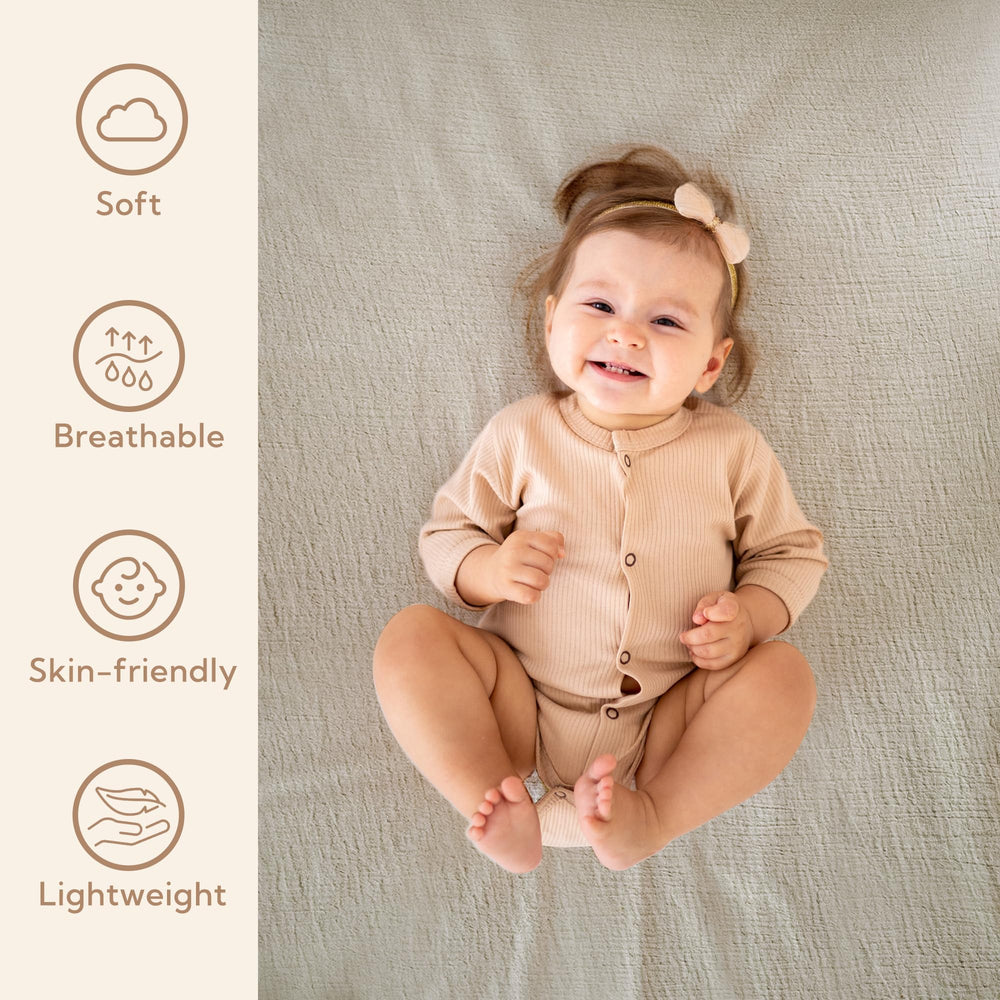 SOULFUL crib sheets elastic band close-up illustrating secure fit