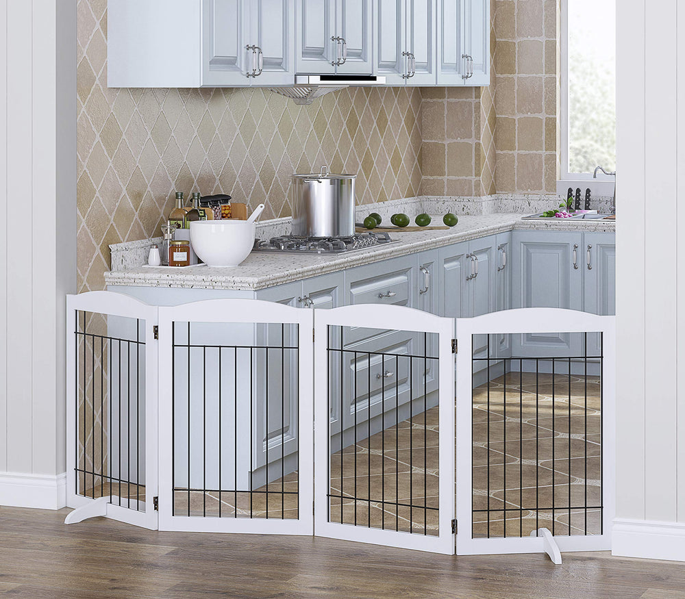 Spirich four-panel folding design enables flexible room separation for playful dogs
