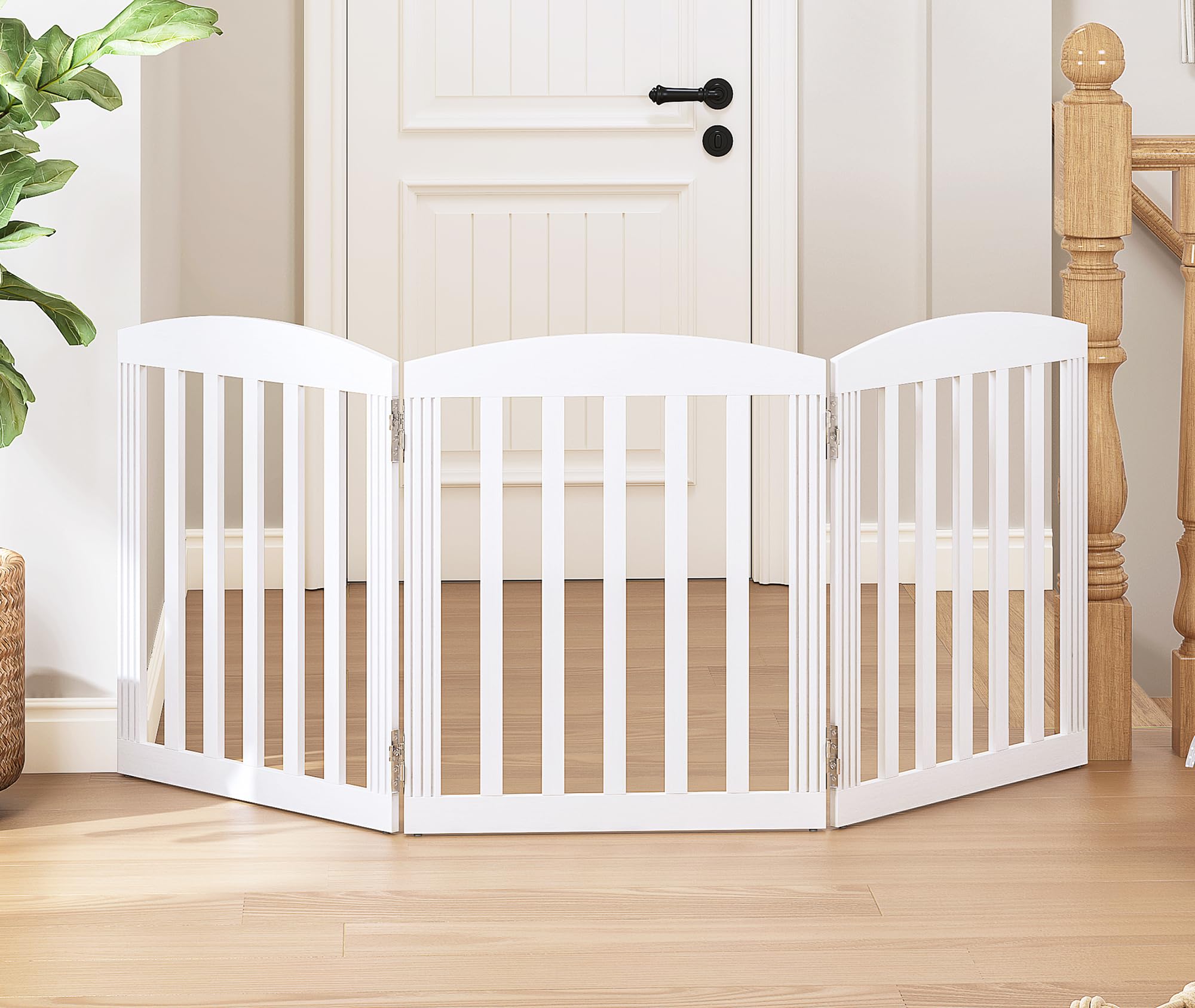 Spirich dog gate indoor in white wood for doorways and stairs