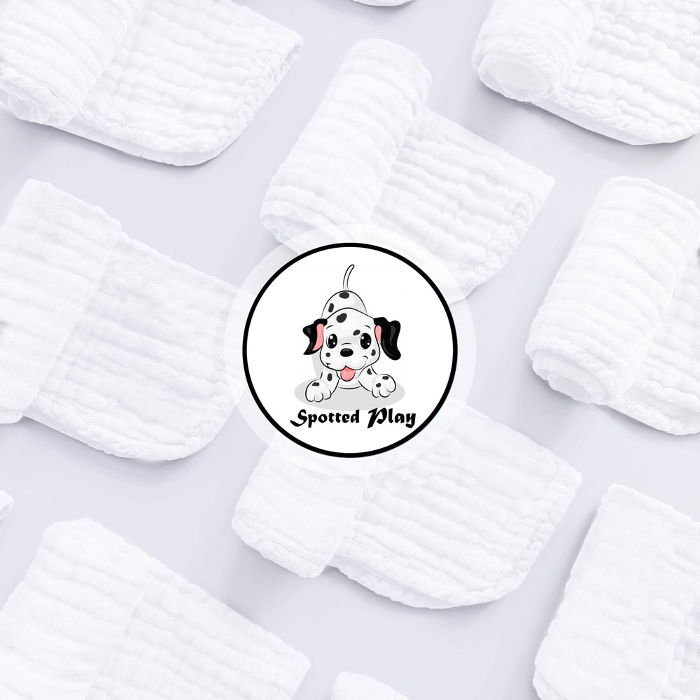 Close-up of Spotted Play muslin fabric, breathable and gentle on baby's skin.