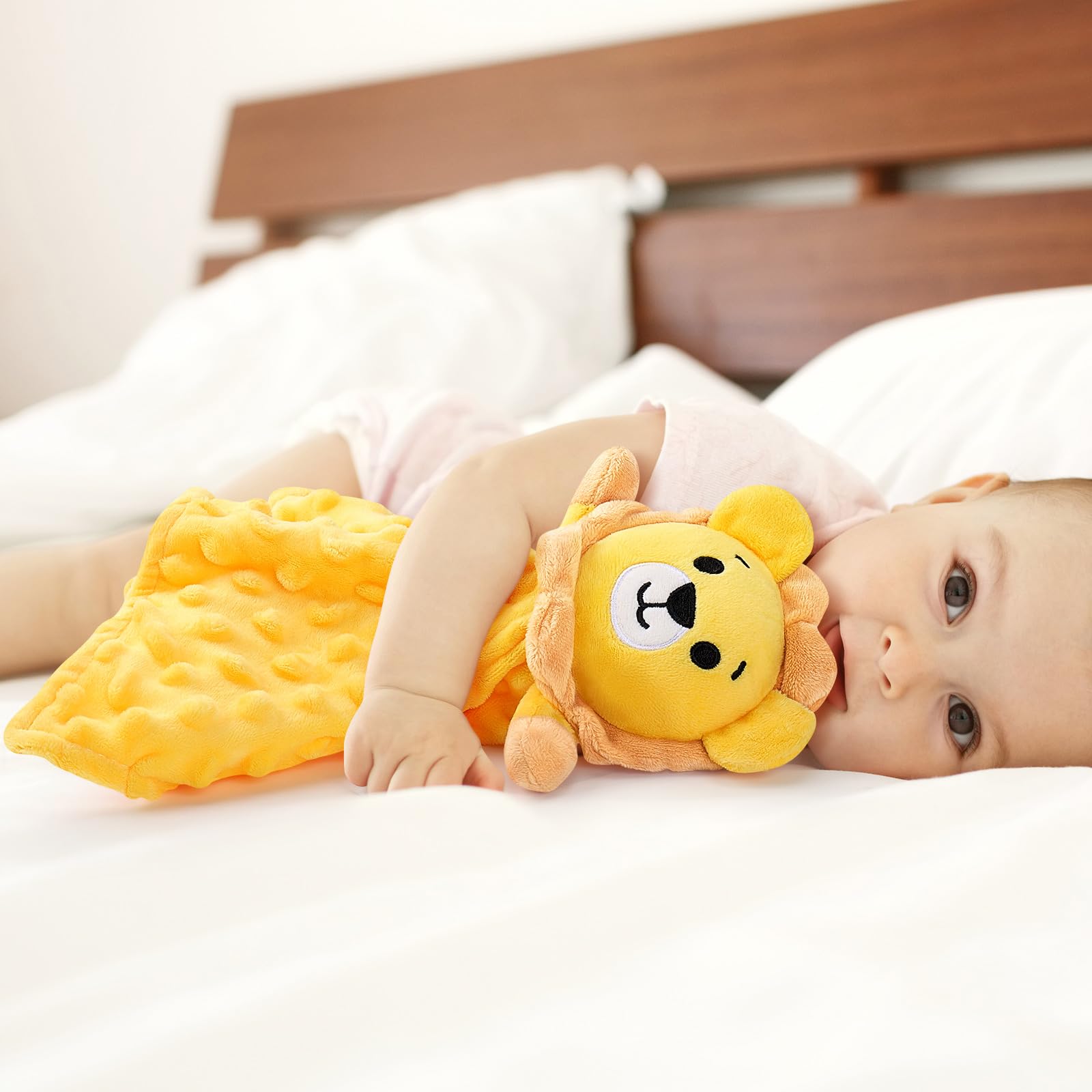Sprinqdawin Loveys head bell provides gentle auditory cues for curious infants.