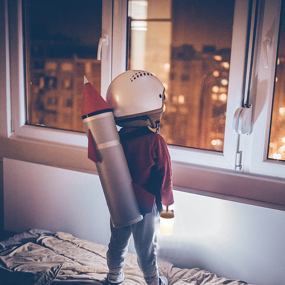 STARTOGO Anti-slip base keeps the lantern stable.