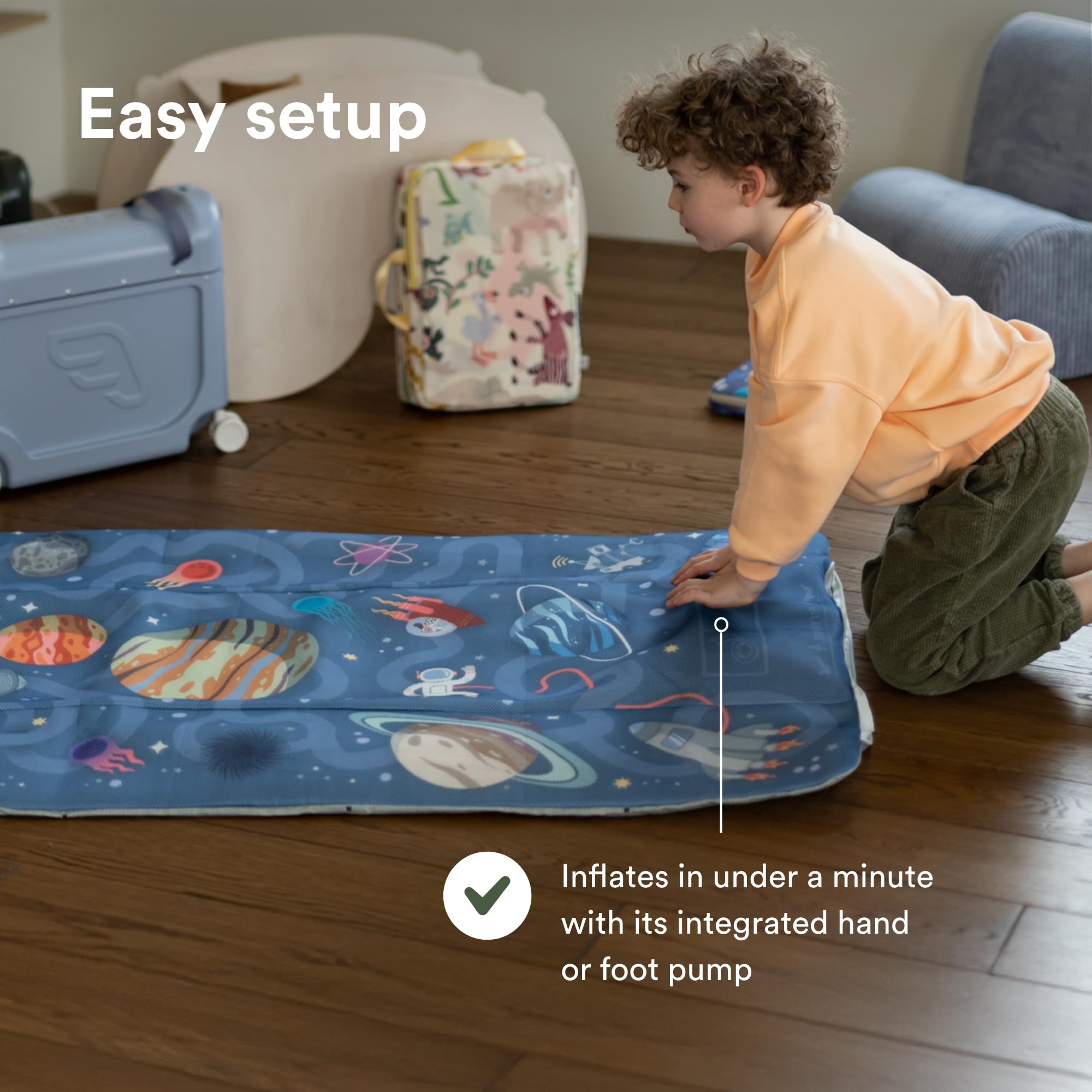 Stokke JetKids CloudSleeper breathable sheet regulates temperature for comfortable nights.