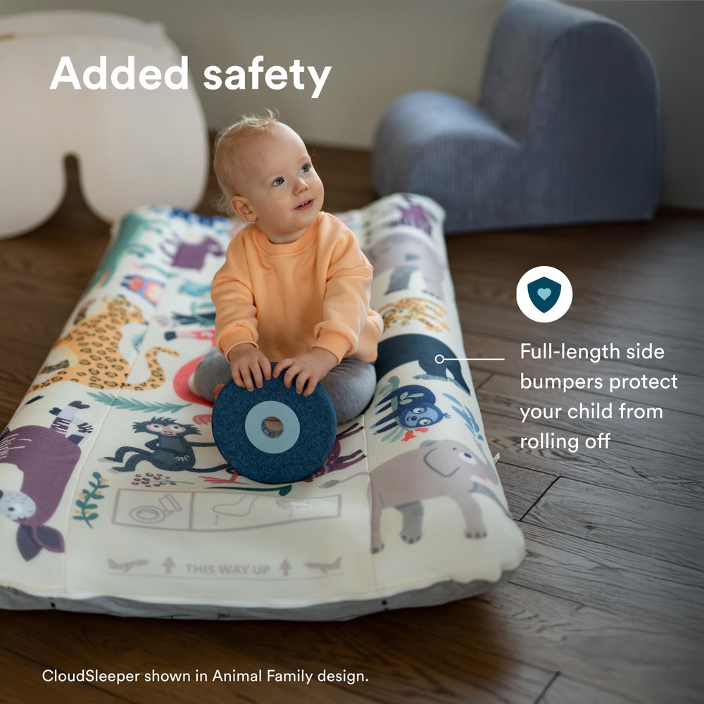 Stokke JetKids CloudSleeper machine-washable cover simplifies cleaning after trips.
