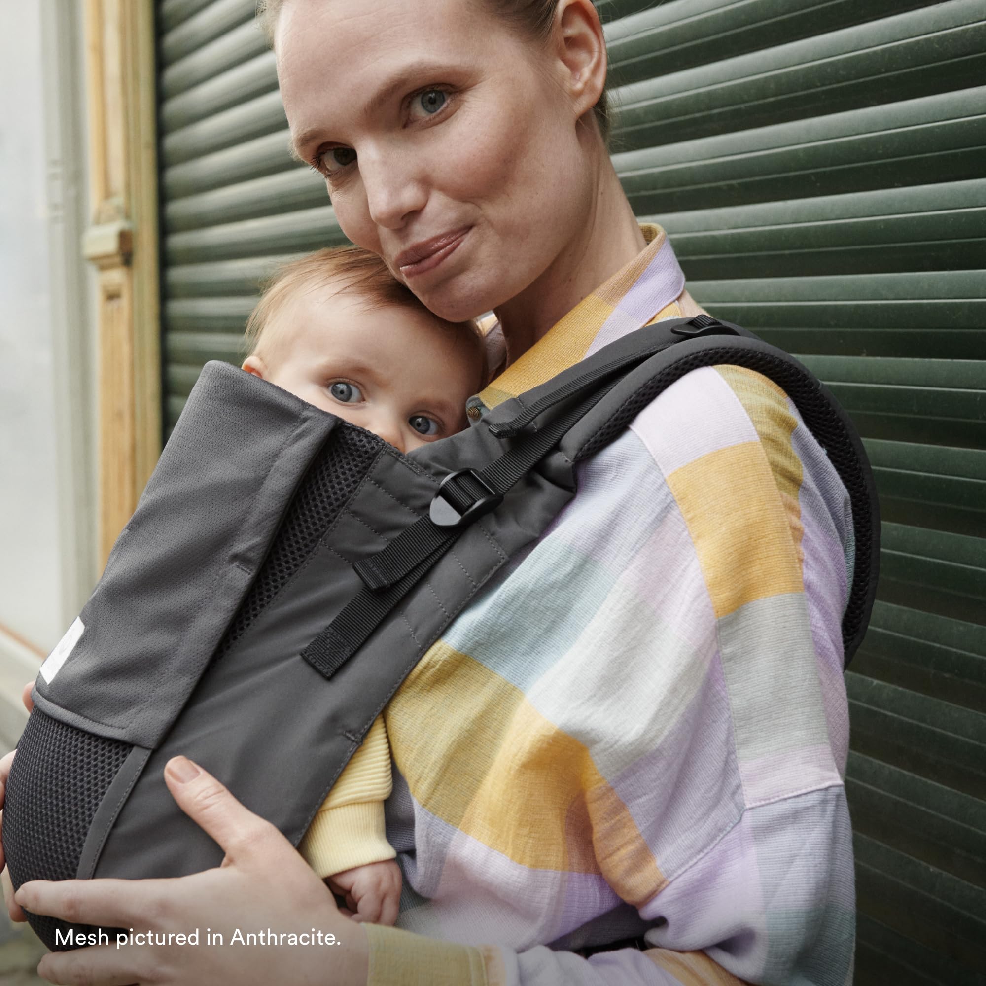 Stokke Limas Mesh sleek design with color-matched buckles and webbing