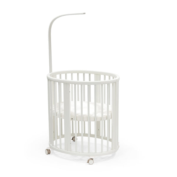 Stokke Sleepi Mini Bundle White bed view emphasizes a breathable sleep setup for infants.