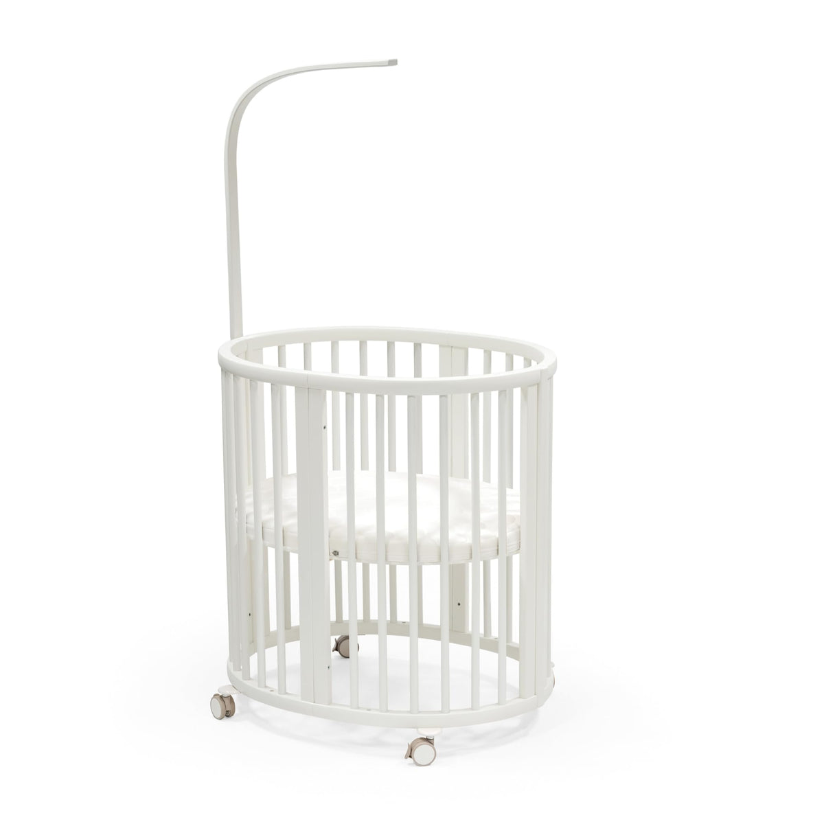 Stokke Sleepi Mini Bundle White bed view emphasizes a breathable sleep setup for infants.