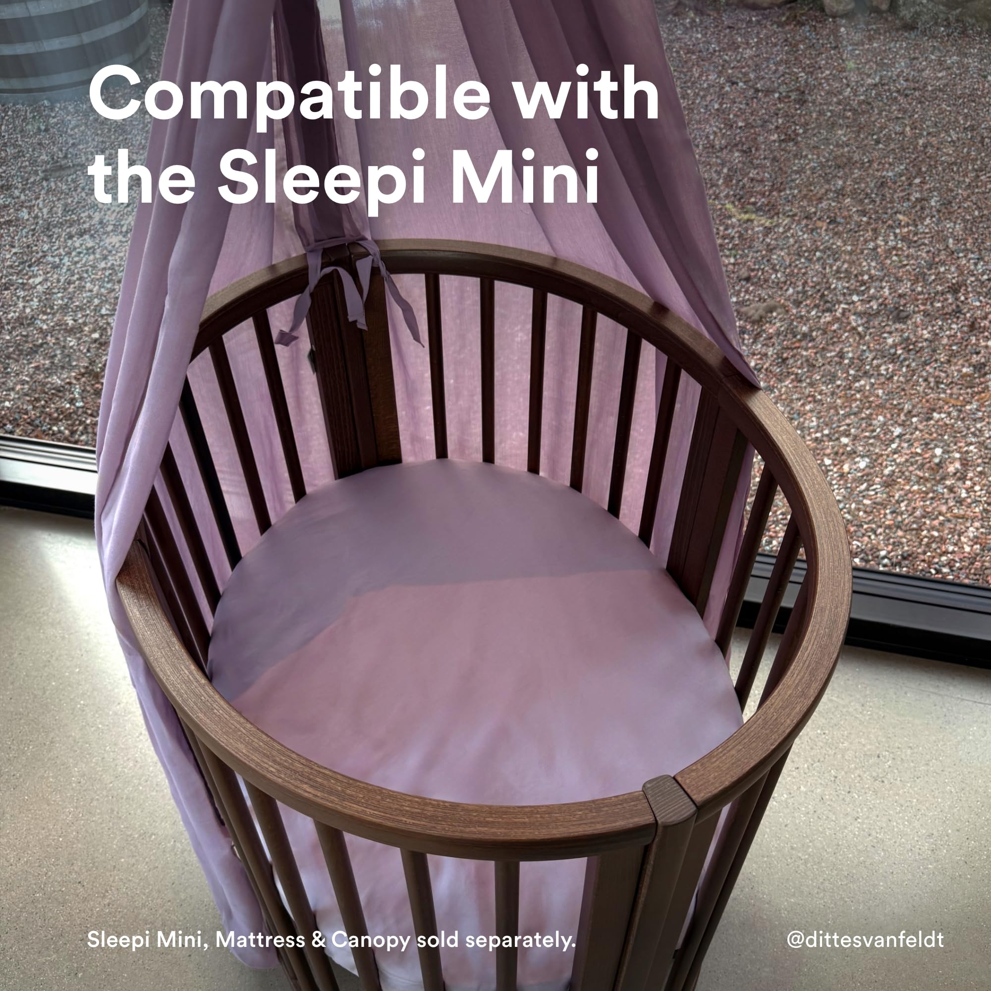 Stokke Sleepi Mini lavender fabric close-up showing breathable percale weave.