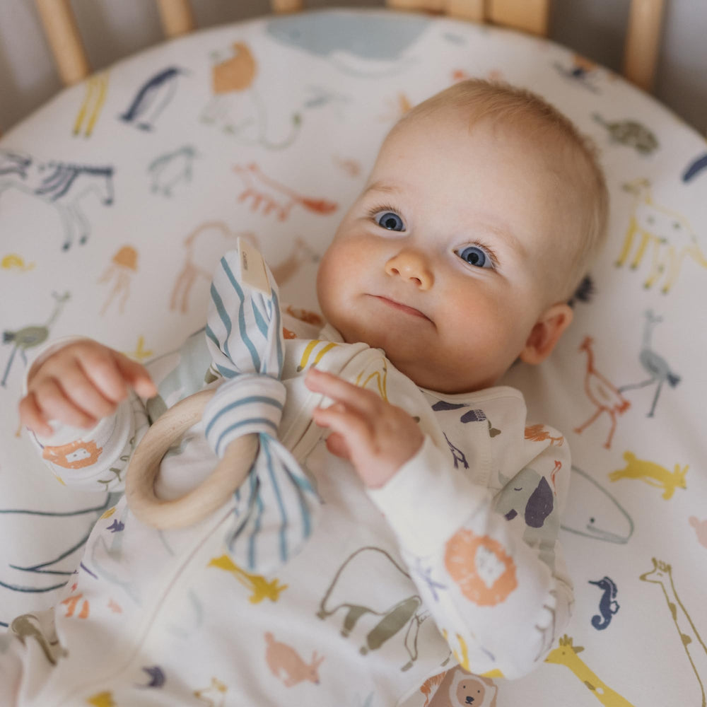 Stokke Sleepi Mini sheet—pattern variety—vibrant colors complement decor.