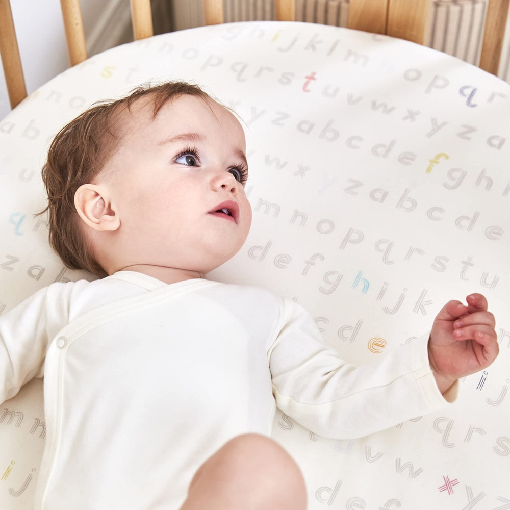 Stokke Sleepi Mini fitted sheet features hidden wrap-around zipper for a snug, safe fit.