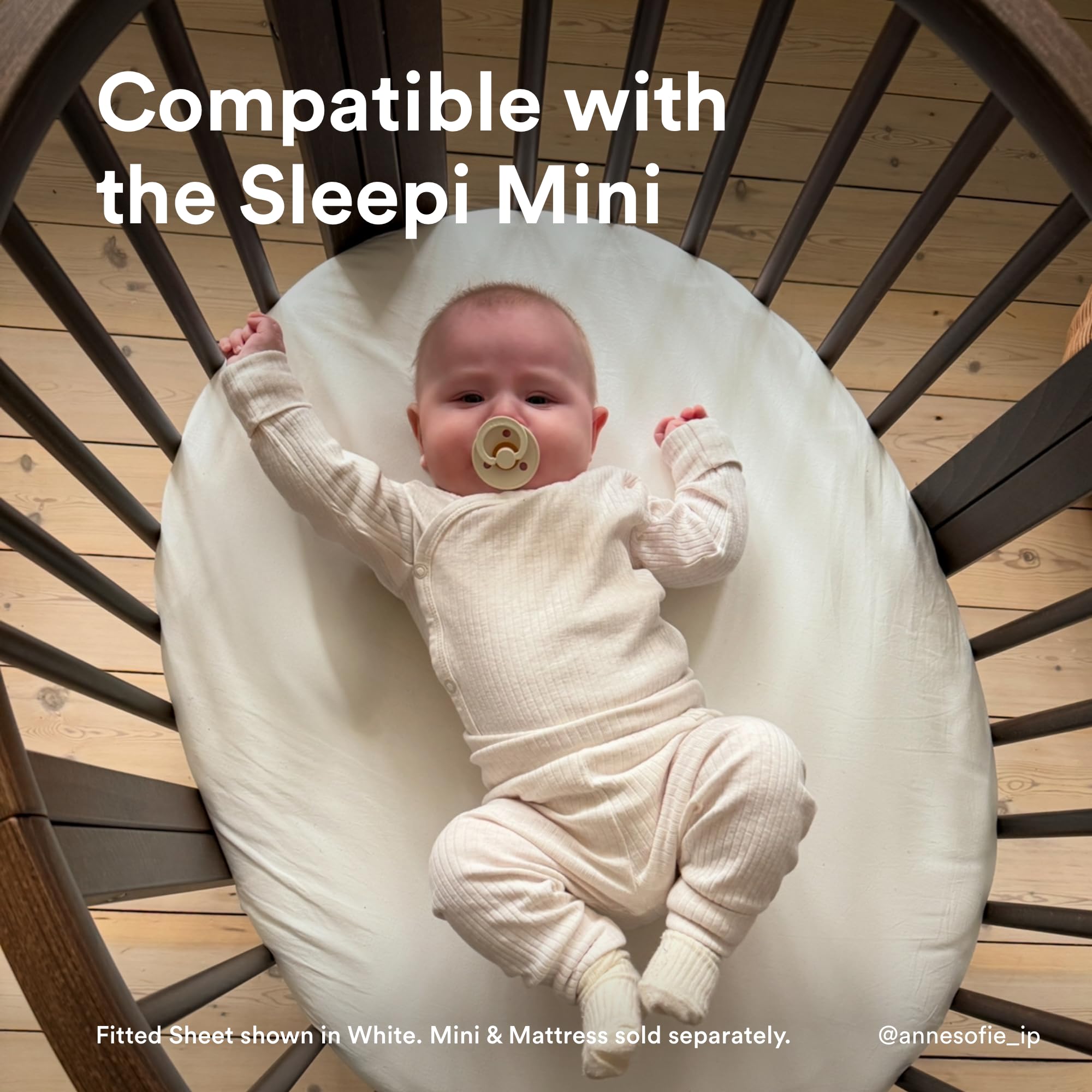 Stokke Sleepi Mini fitted sheet in soft cotton percale for breathable comfort
