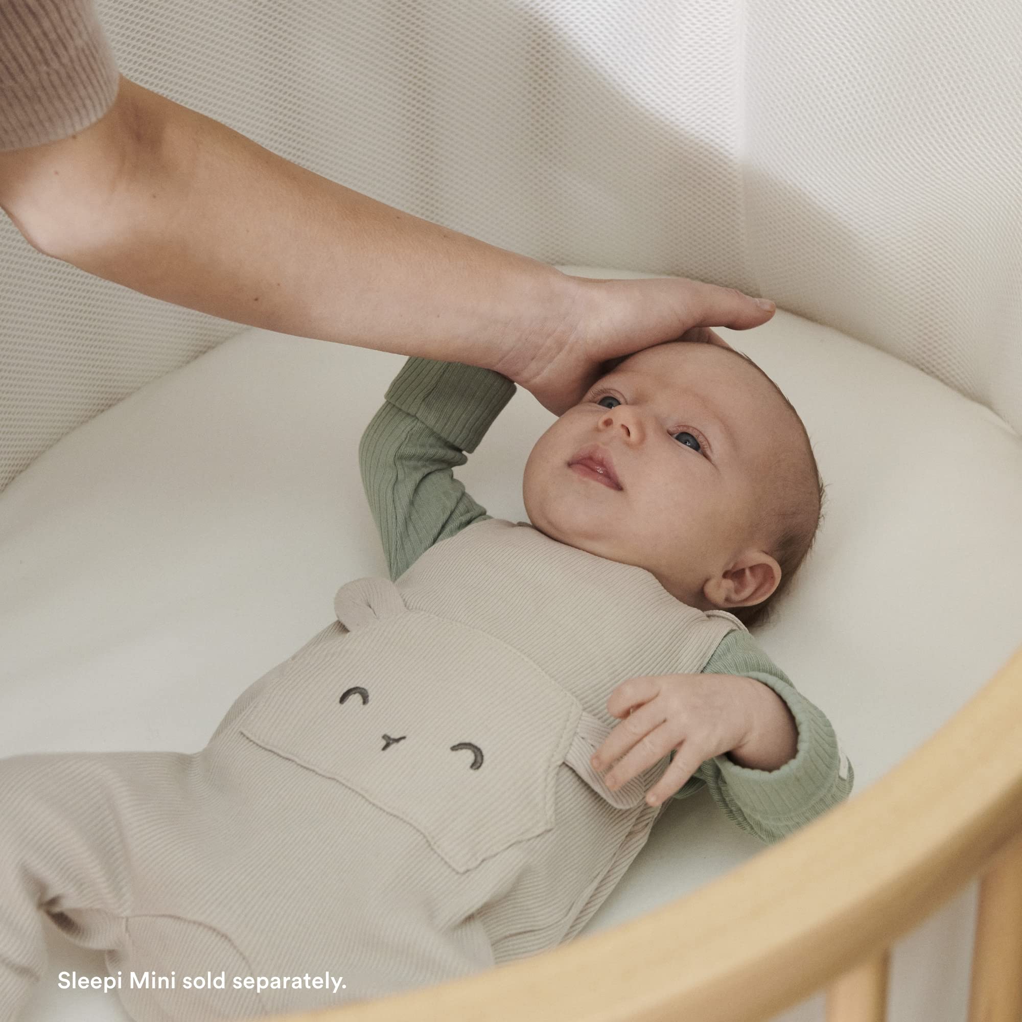 Stokke Sleepi Mini Mesh Liner V3 oval-fit across the Sleepi Mini V3 frame.