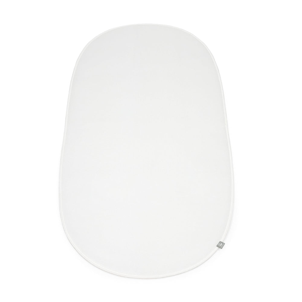 Stokke Sleepi Protection Sheet V3 white, side view, breathable moisture guard for Sleepi beds.