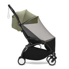 Stokke YOYO 6+ mosquito net attached to stroller shows insect protection and airflow.
