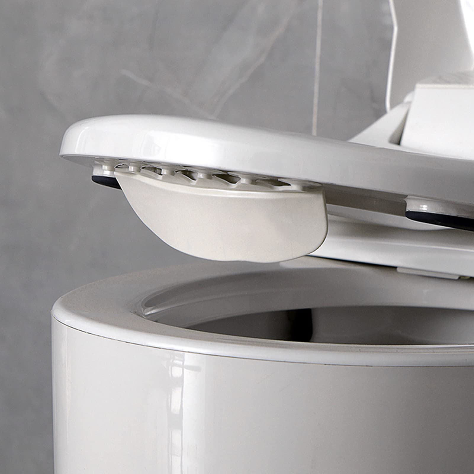 Storchenbeck Urine Deflector with six suction cups for secure attachment.