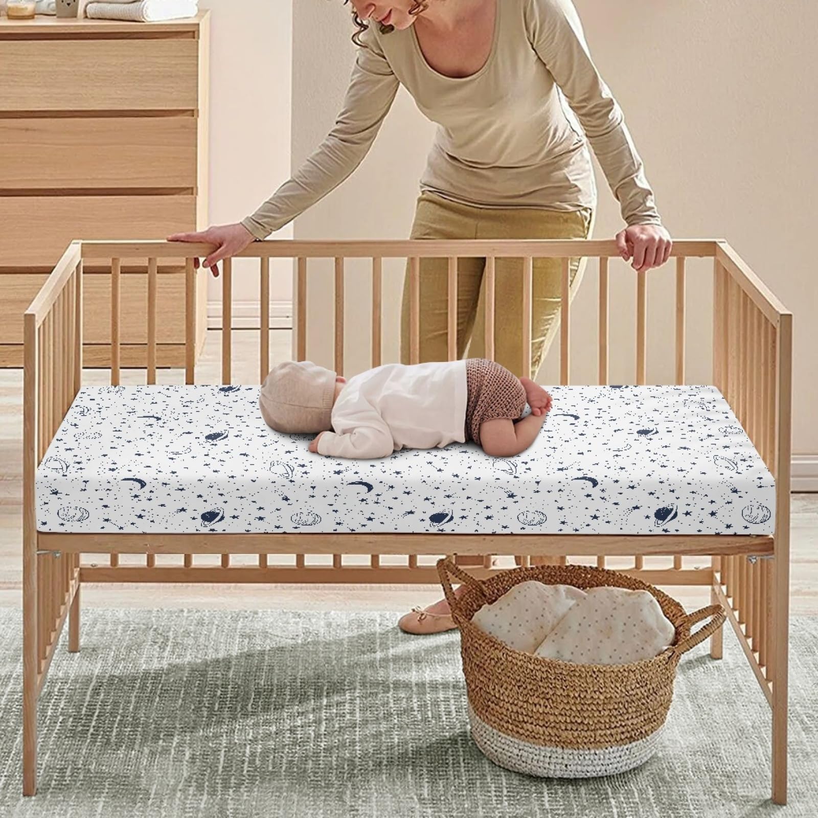 Streeyiu fully-elasticized-edges crib sheet shows secure four-sided stretch for easy placement.