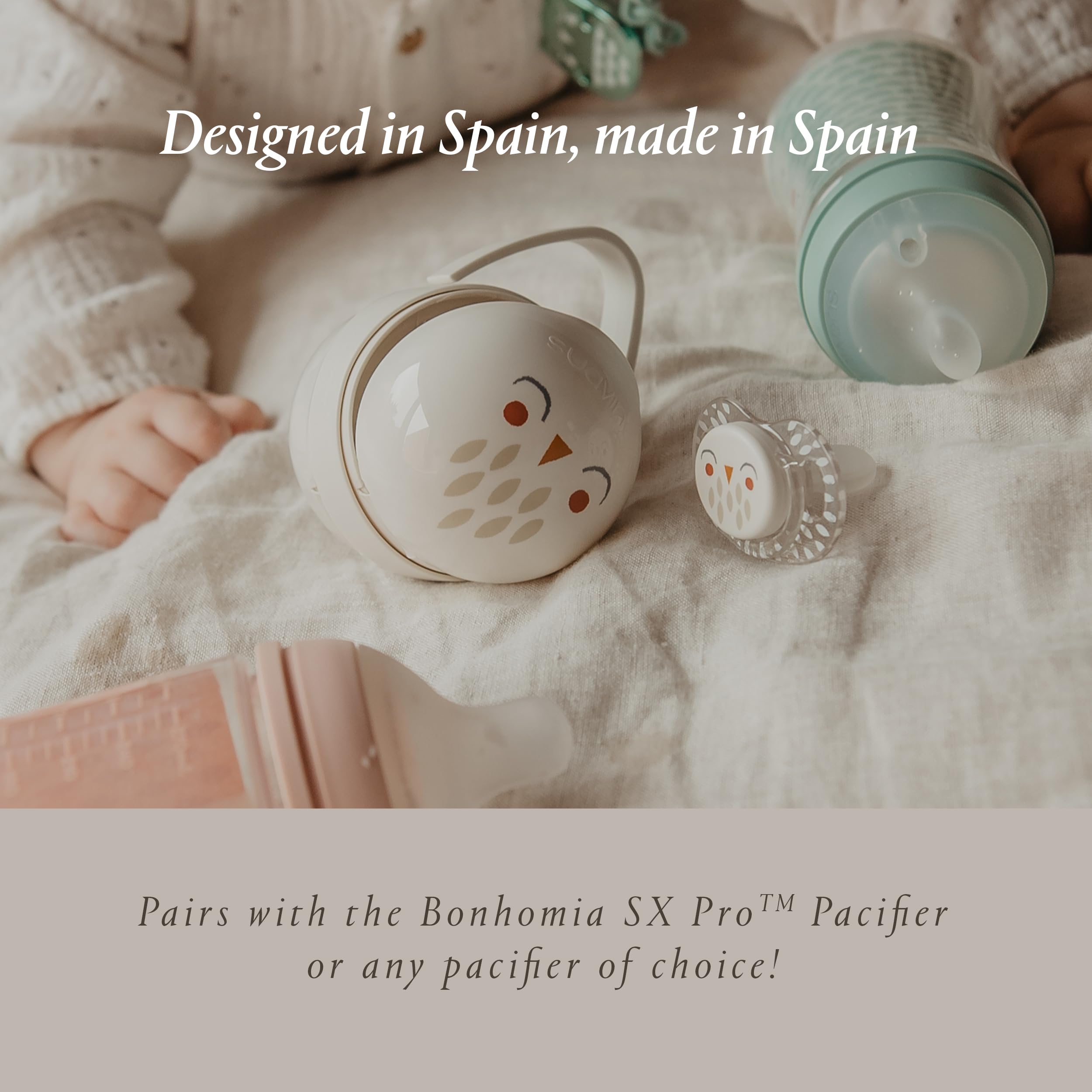 Suavinex Bonhomia pink pacifier case designed in Spain.