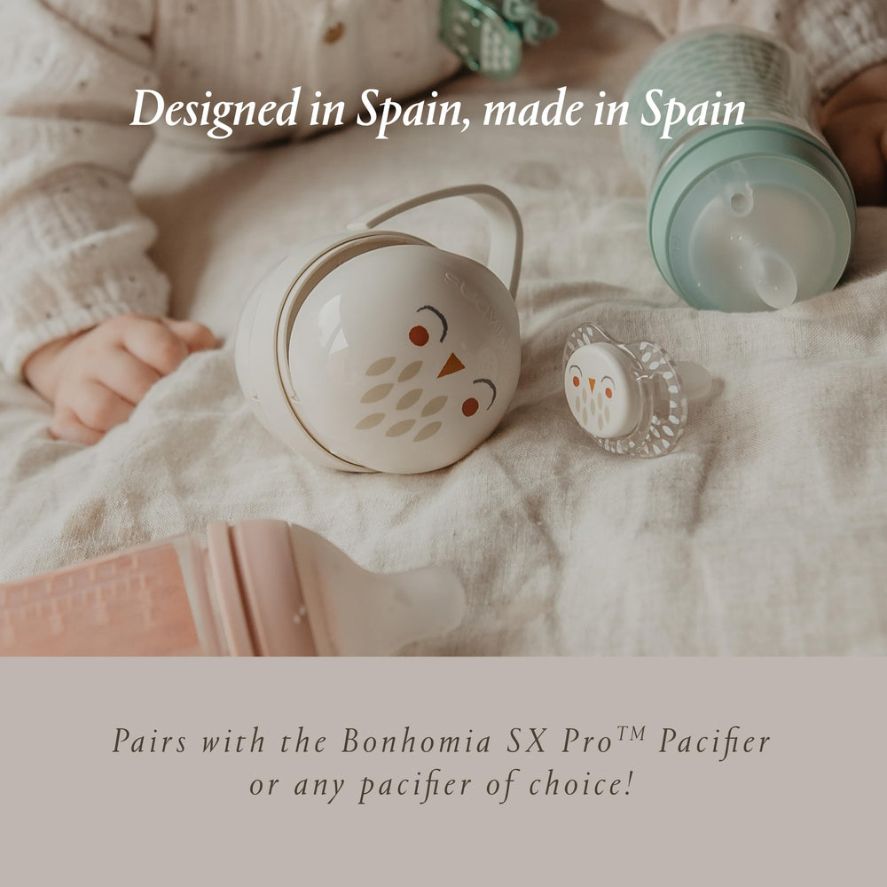 Suavinex Bonhomia pink pacifier case designed in Spain.