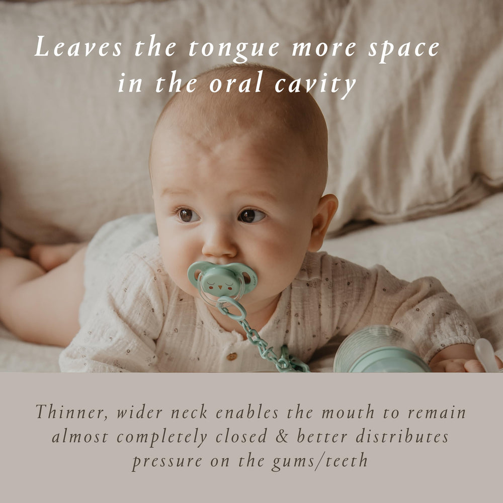 Suavinex Bonhomia SX PRO pacifier ventilation holes enhance airflow for safety.