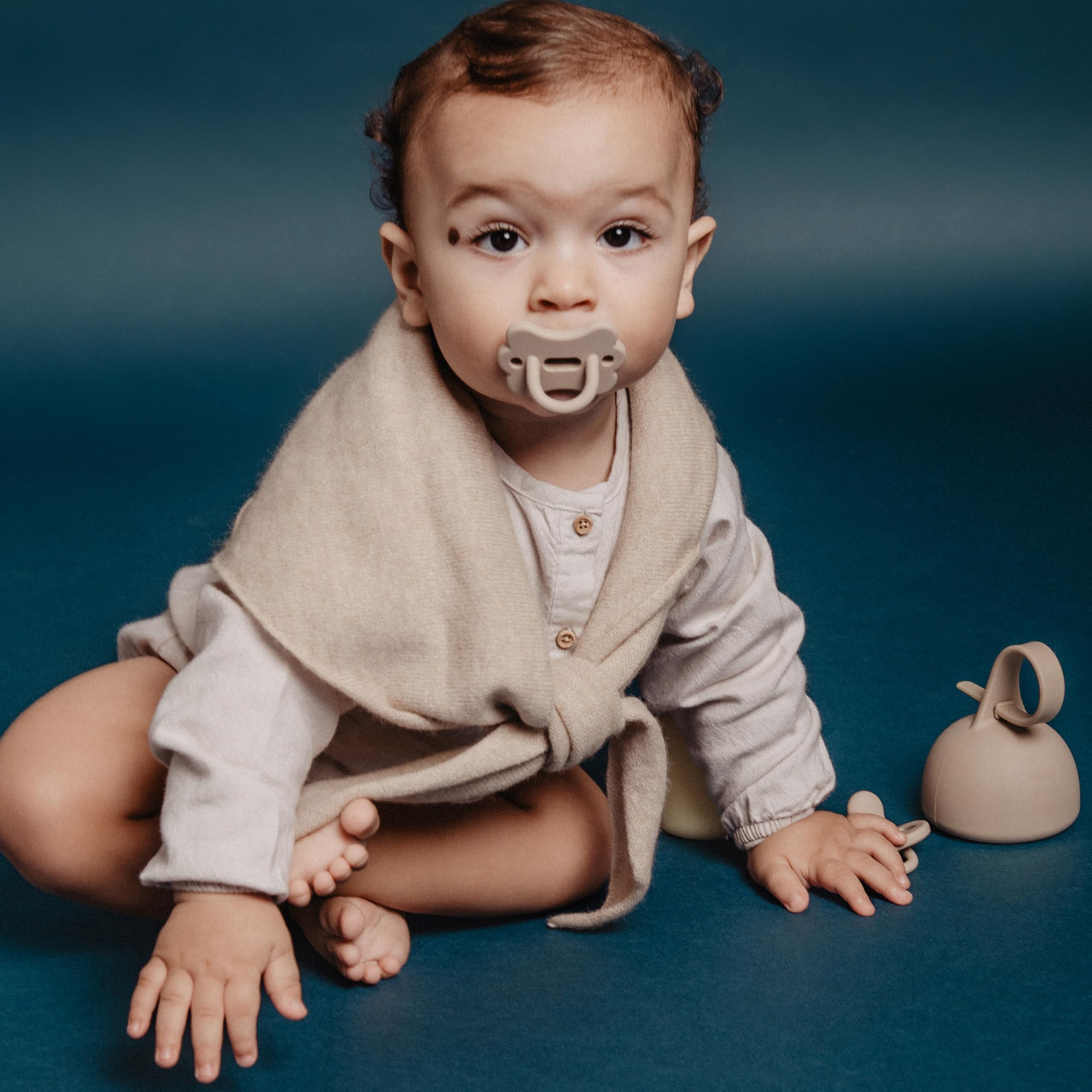 Reversible design of the Suavinex pacifier helps correct orientation at a glance.
