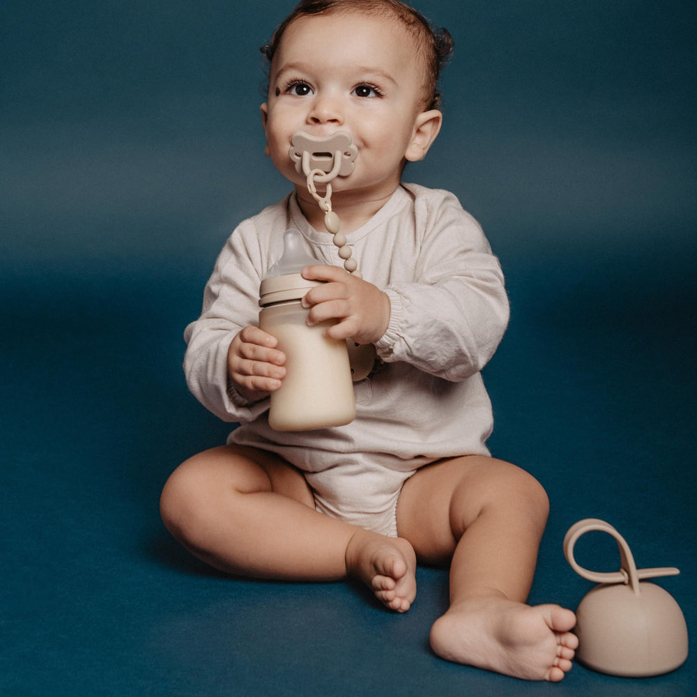 Soft silicone texture of Suavinex pacifier offers a velvety feel during soothing sessions.