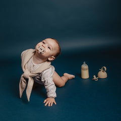 Suavinex Color Essence SX PRO pacifier reversible design for correct mouth positioning.
