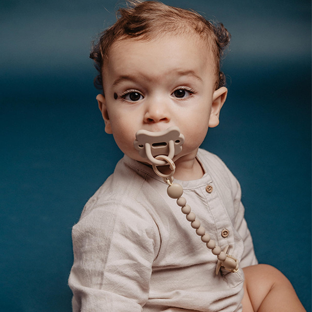 Closeup of the SX PRO nipple on Suavinex pacifier highlights skin-friendly silicone texture.