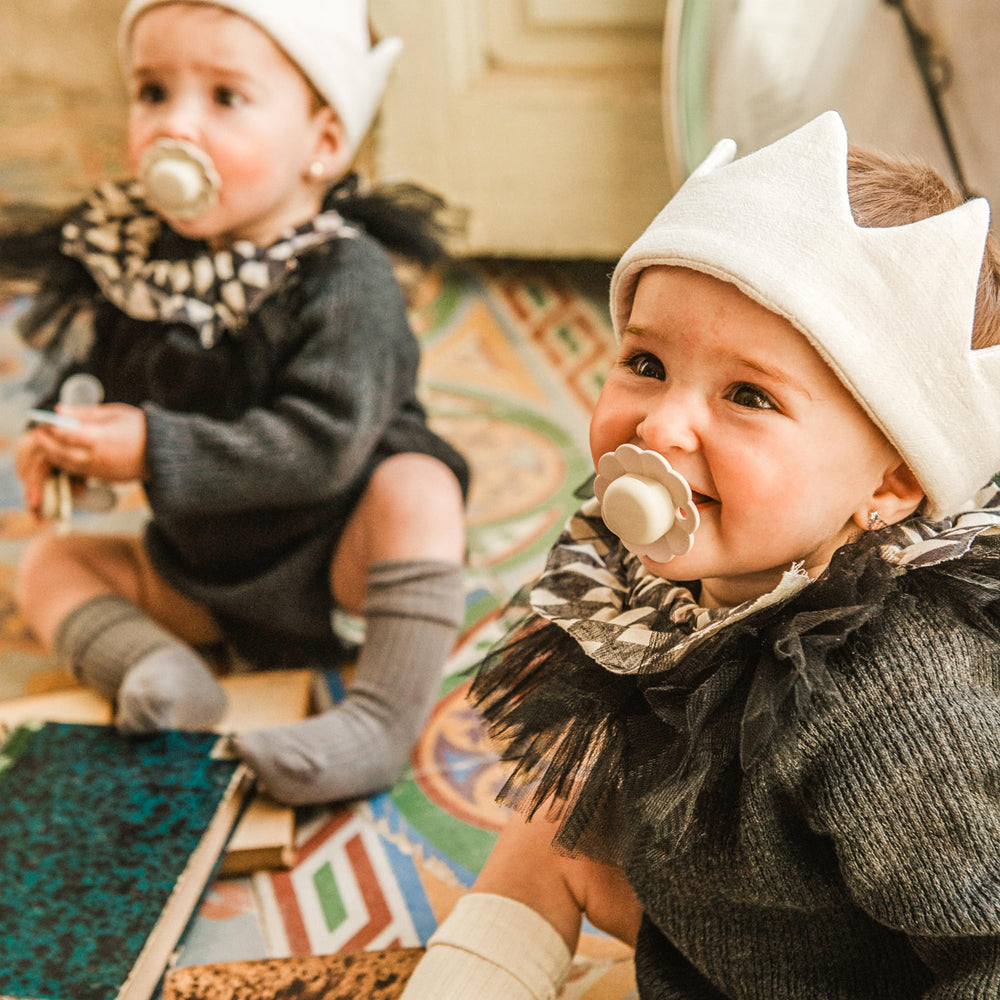 Pacifier sized for 0-6 months to fit early infancy needs.