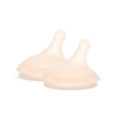 Suavinex Zero.Zero Dense Flow nipple close-up showing asymmetrical design for smoother breast-to-bottle transition.