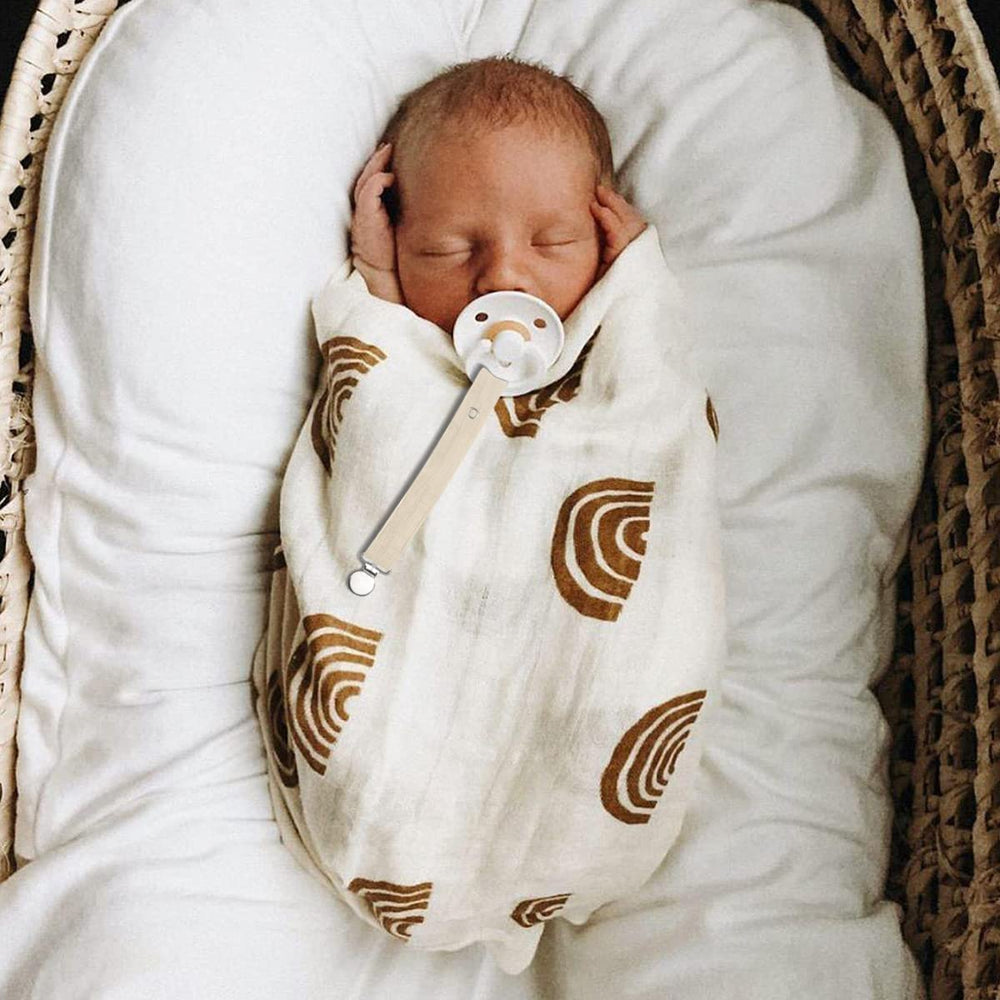 Sugee unisex pacifier clip works with universal pacifiers for convenience.