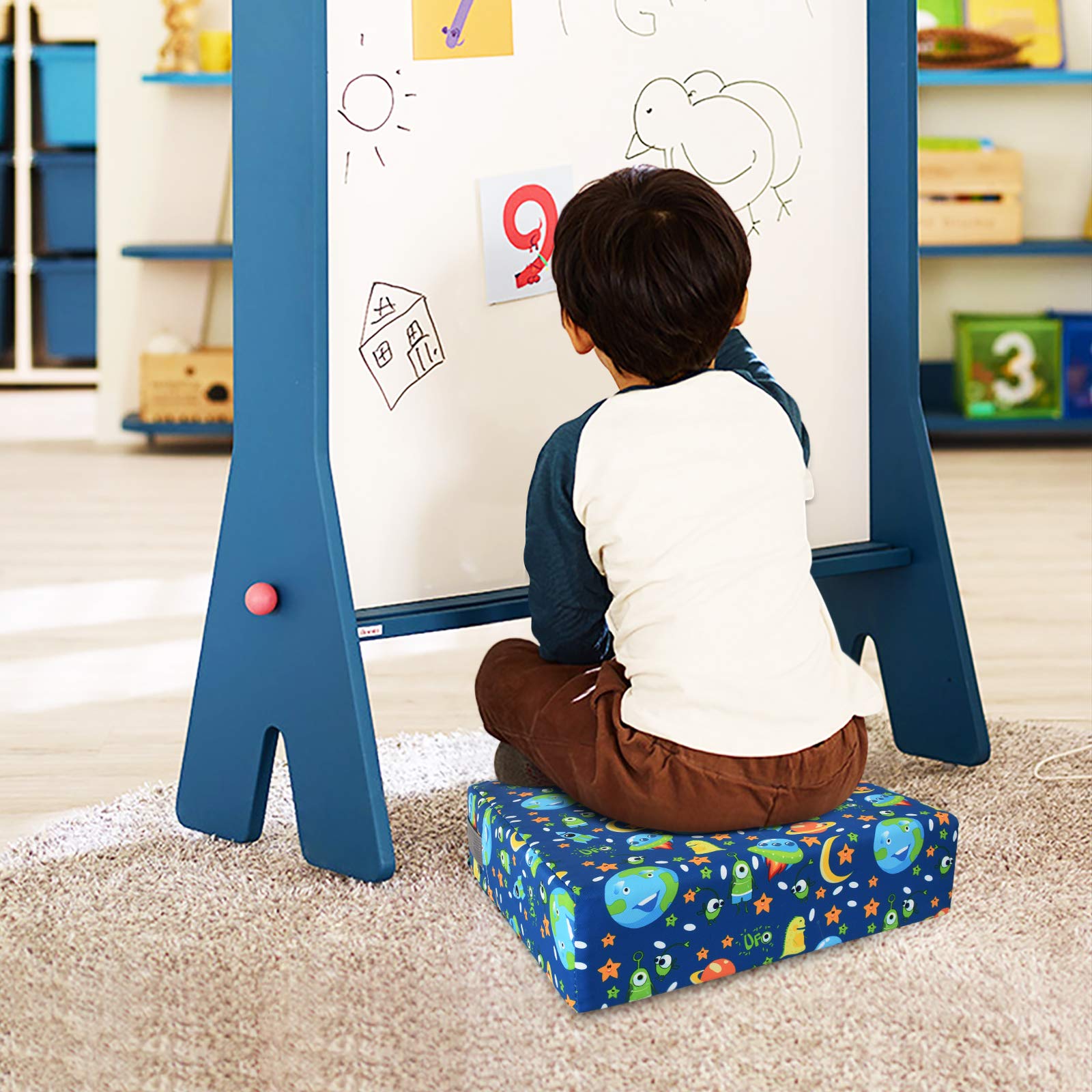 Sunmall cushion supporting a toddler at the table for family meals