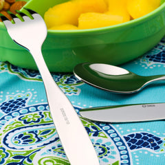 SunZio Kids four small knives with safe blades for beginners.